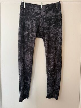 Black High-Rise Textured Compression Leggings // Size L